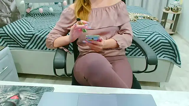 EveLove33 online show from 5, 4, 2026