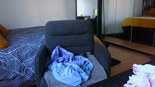 sarametisse26 online show from 8, 4, 2026