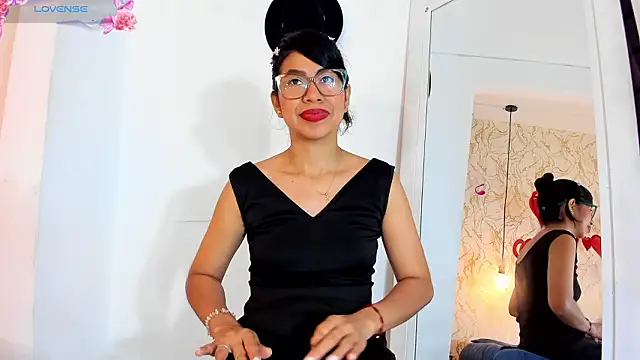 BRITANY WELLS  online show from 5, 3, 2026