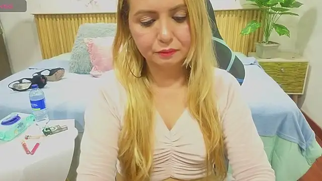 Snapshot of rose_meyer chatting on 15, 12, 2025 rose meyer online show from 15, 12, 2025