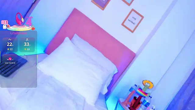 Snapshot of samantha_x_s chatting on 22, 10, 2025 samantha x s online show from 22, 10, 2025