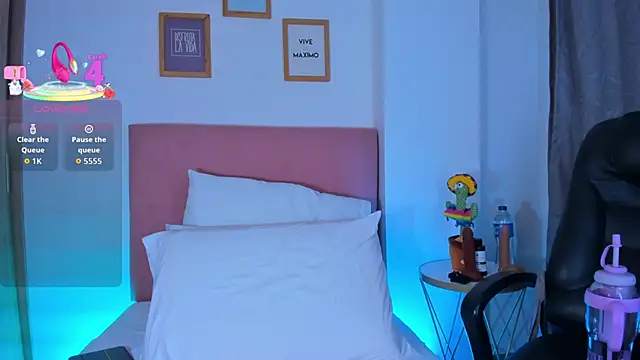 Snapshot of samantha_x_s chatting on 19, 11, 2025 samantha x s online show from 19, 11, 2025