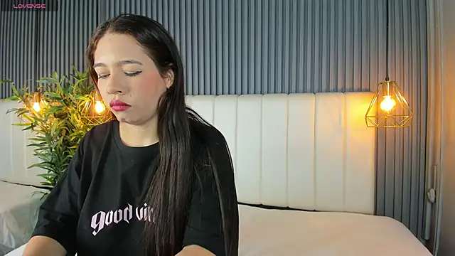 SaraRiley online show from 4, 12, 2025