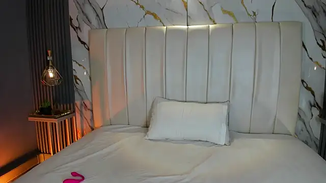 SaraRiley online show from 9, 4, 2026