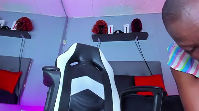 Snapshot of Coco_Kiss chatting on 7, 11, 2025 Coco Kiss online show from 7, 11, 2025