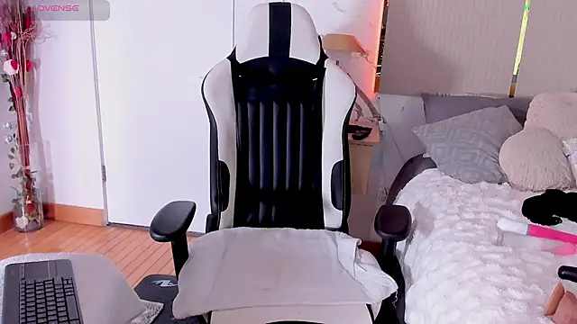 Jadeh Williams02 online show from 9, 11, 2025