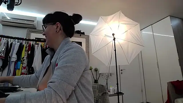 ILoveToFeelU online show from 8, 9, 2025