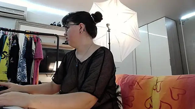 ILoveToFeelU online show from 28, 9, 2025