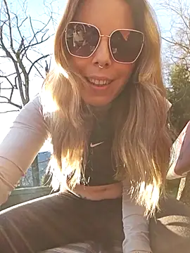 Mia Railey online show from 26, 2, 2025