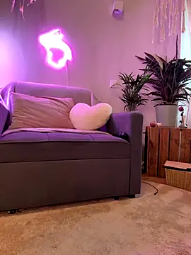 Mia Railey online show from 8, 9, 2025