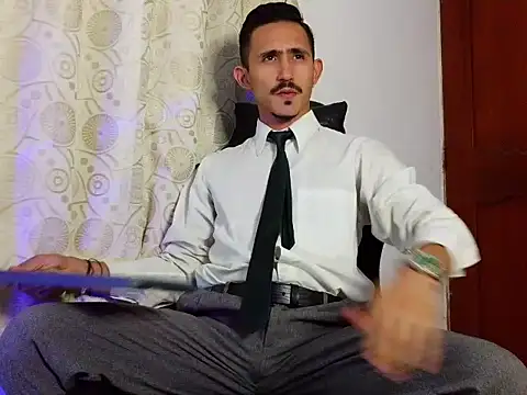 Snapshot of HomeAloneK chatting on 4, 5, 2026 HomeAloneK online show from 4, 5, 2026