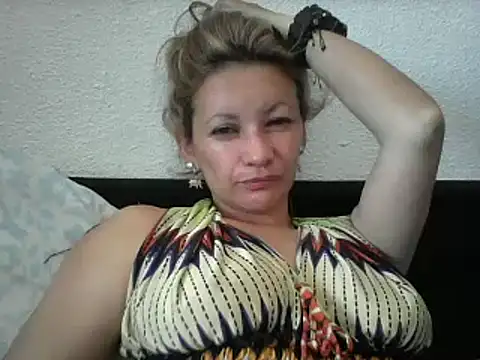 Snapshot of Paulita_x3 chatting on 3, 8, 2026 Paulita x3 online show from 3, 8, 2026