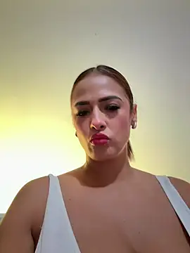 SofiaReyes1 online show from 13, 10, 2025