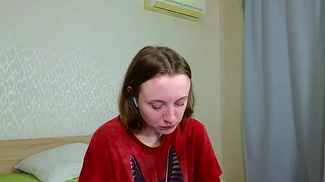 Snapshot of Cowell_Adelina chatting on 27, 4, 2026 Cowell Adelina online show from 27, 4, 2026