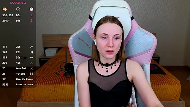 Snapshot of Cowell_Adelina chatting on 19, 5, 2026 Cowell Adelina online show from 19, 5, 2026