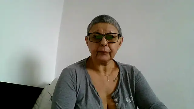 roseblak42 online show from 1, 12, 2025