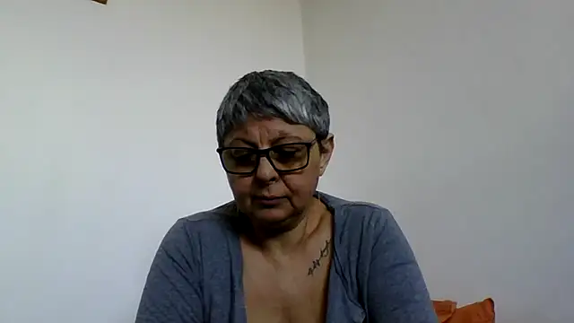 roseblak42 online show from 6, 3, 2026