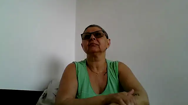 roseblak42 online show from 9, 4, 2026