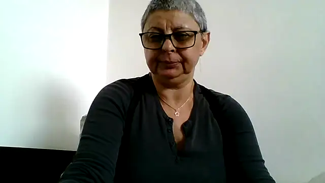 Snapshot of roseblak42 chatting on 30, 4, 2026 roseblak42 online show from 30, 4, 2026