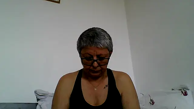 Snapshot of roseblak42 chatting on 25, 5, 2026 roseblak42 online show from 25, 5, 2026
