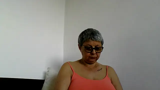 roseblak42 online show from 9, 6, 2026
