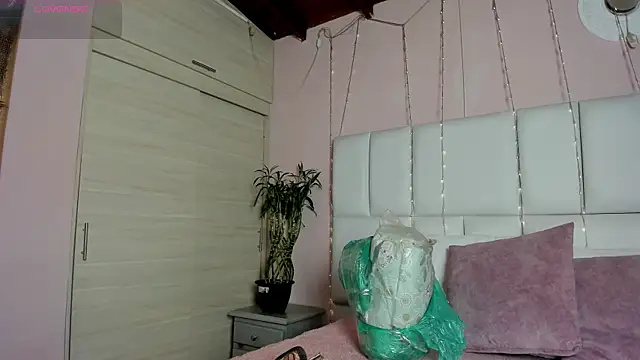 kiana cream online show from 19, 3, 2025