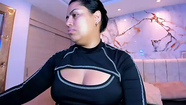 Snapshot of kiana_cream chatting on 1, 5, 2026 kiana cream online show from 1, 5, 2026