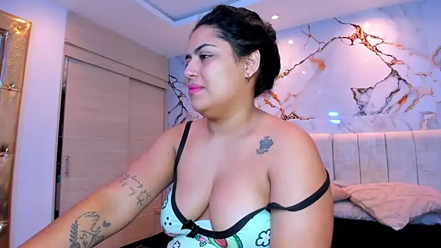 Snapshot of kiana_cream chatting on 20, 5, 2026 kiana cream online show from 20, 5, 2026