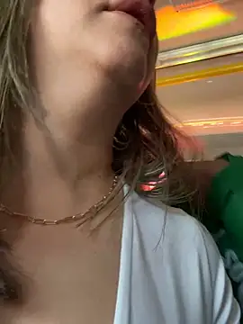 Snapshot of _Abril-Office1 chatting on 16, 12, 2024 Abril-Office1 online show from 16, 12, 2024