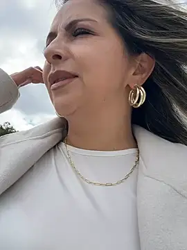 Snapshot of _Abril-Office1 chatting on 2, 1, 2025 Abril-Office1 online show from 2, 1, 2025