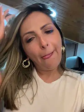 Snapshot of _Abril-Office1 chatting on 2, 1, 2025 Abril-Office1 online show from 2, 1, 2025