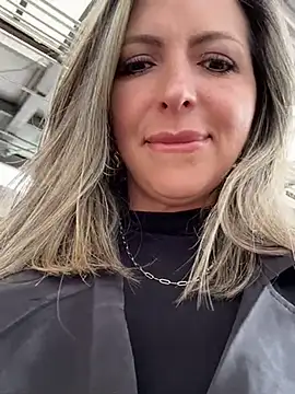 Snapshot of _Abril-Office1 chatting on 8, 1, 2025 Abril-Office1 online show from 8, 1, 2025