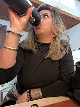 Snapshot of _Abril-Office1 chatting on 8, 1, 2025 Abril-Office1 online show from 8, 1, 2025