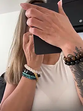 Snapshot of _Abril-Office1 chatting on 17, 1, 2025 Abril-Office1 online show from 17, 1, 2025