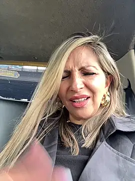 Snapshot of _Abril-Office1 chatting on 3, 2, 2025 Abril-Office1 online show from 3, 2, 2025