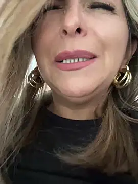 Snapshot of _Abril-Office1 chatting on 3, 2, 2025 Abril-Office1 online show from 3, 2, 2025