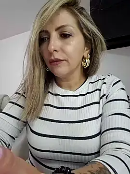 Snapshot of _Abril-Office1 chatting on 4, 2, 2025 Abril-Office1 online show from 4, 2, 2025