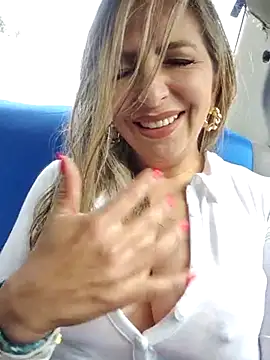 Snapshot of _Abril-Office1 chatting on 4, 3, 2025 Abril-Office1 online show from 4, 3, 2025