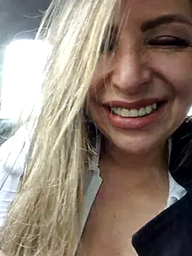 Snapshot of _Abril-Office1 chatting on 4, 3, 2025 Abril-Office1 online show from 4, 3, 2025