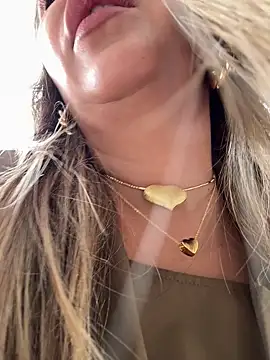 Snapshot of _Abril-Office1 chatting on 29, 9, 2025 Abril-Office1 online show from 29, 9, 2025