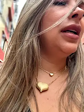 Snapshot of _Abril-Office1 chatting on 10, 10, 2025 Abril-Office1 online show from 10, 10, 2025