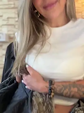 Snapshot of _Abril-Office1 chatting on 16, 10, 2025 Abril-Office1 online show from 16, 10, 2025