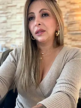 Snapshot of _Abril-Office1 chatting on 27, 10, 2025 Abril-Office1 online show from 27, 10, 2025