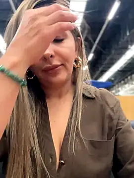 Snapshot of _Abril-Office1 chatting on 25, 11, 2025 Abril-Office1 online show from 25, 11, 2025