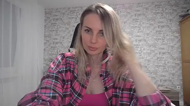 Snapshot of AlissonBia chatting on 15, 9, 2025 AlissonBia online show from 15, 9, 2025