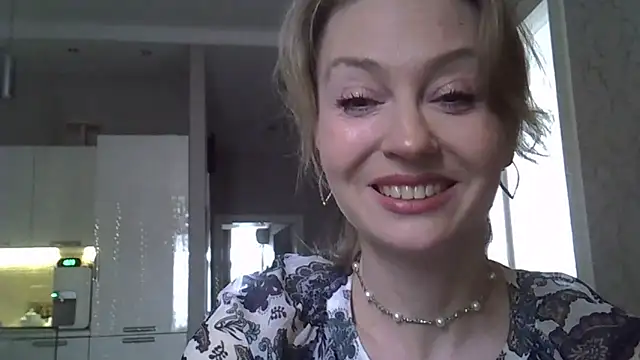 Snapshot of ZarinaSwift chatting on 12, 5, 2026 ZarinaSwift online show from 12, 5, 2026