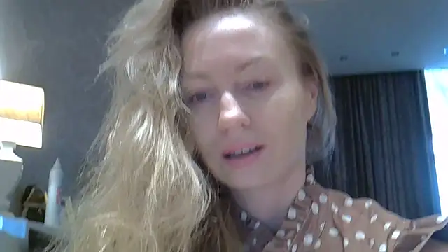 Snapshot of ZarinaSwift chatting on 22, 5, 2026 ZarinaSwift online show from 22, 5, 2026