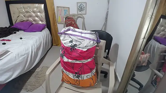 momyhotxx online show from 16, 1, 2025