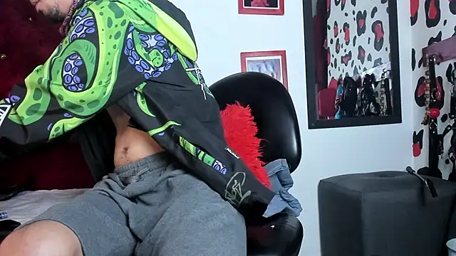 Aaron BigDickxxx online show from 19, 2, 2025