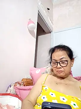 Snapshot of Hotestlove chatting on 13, 4, 2026 Hotestlove online show from 13, 4, 2026